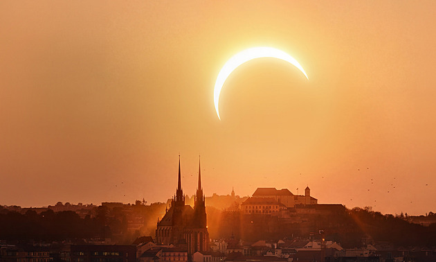 Španělské zatmění Slunce živě v Olomouci. Univerzita chystá i pozorování Perseid
