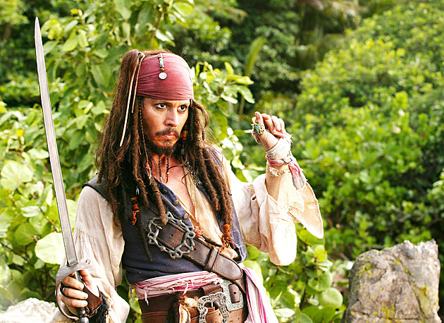 Přesvědčí ho milion alpak? Johnny Depp jedná o návratu do role Jacka Sparrowa
