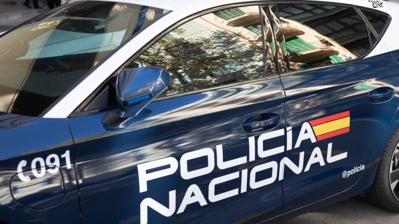 Policie ve Španělsku zadržela mladou Češku. Je podezřelá z obchodování se zbraněmi