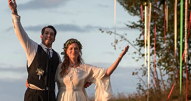 Ester Geislerová ukázala fotky ze svatby. Oslavili jsme ceremonii lásky, napsala
