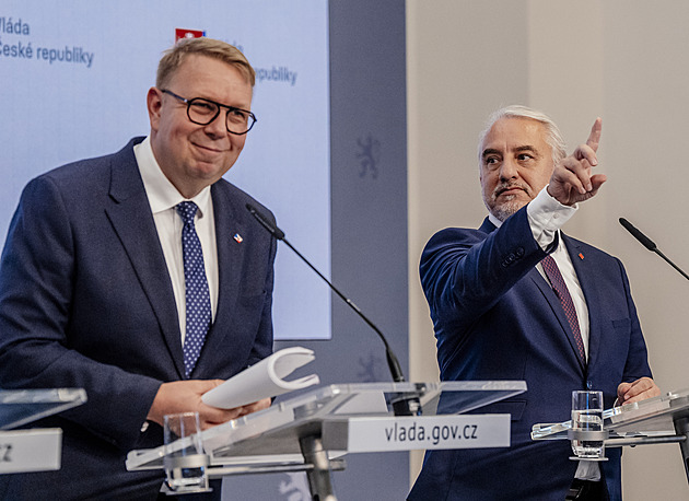 Středula vyzval k debatě o daních, varoval před prostorem pro švarcsystém