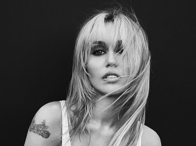 Miley odhodila příjmení Cyrus a vydala nové album Bass Persuades