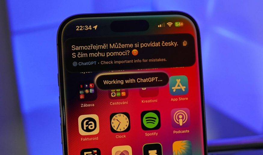 Propadák jako alibi? OpenAI se u soudu hájí tím, že ChatGPT v Siri nikdo nepoužíval