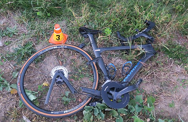 Oslnilo mě slunce, hájil se mladý řidič porsche. V protisměru smetl cyklistu