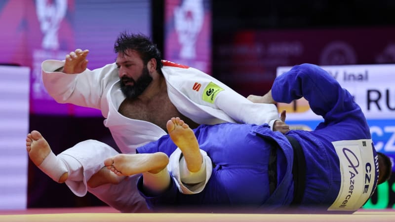 Krpálek vyhrál bronz na mistrovství světa. Dvě medaile Česko získalo po 45 letech