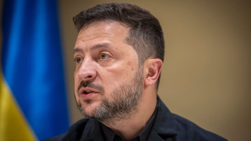 Je po všem, obnovíme údery. „Zrazený“ Zelenskyj se pustil do Trumpa za jeho obdiv k autokratům