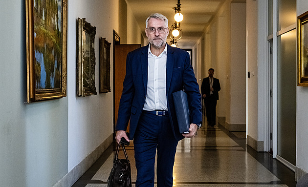 Až osm let vězení. Koalice si došlápne na zastřené zprostředkování zaměstnání
